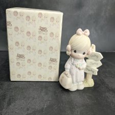 Фарфоровая статуэтка Precious Moments. "Любовь, забота и путь рука об руку" Фарфоровая статуэтка Precious Moments. "Любовь, забота и путь рука об руку"