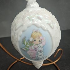 Большая фарфоровая подвеска Precious Moments. Елочная игрушка Большая фарфоровая подвеска Precious Moments. Елочная игрушка