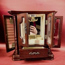 Шкатулка шкаф для кукол №1