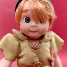 Фарфоровая кукла Гуглик Робин Гуд от DeAgostini Испания
