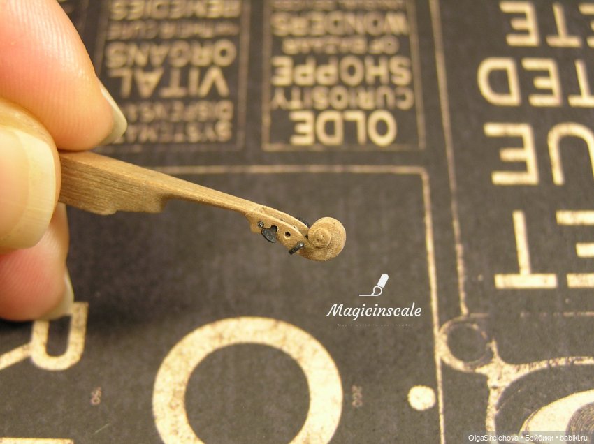 Потрясающая миниатюрная скрипка (фото 3)