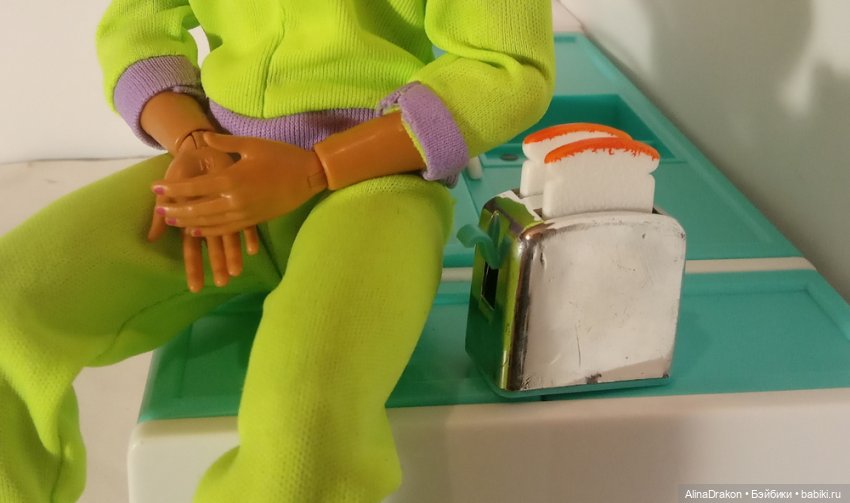 Игрушечная кухня для кукол формата Барби - обзор для кукольников