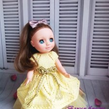 Ася связали для нее новое платье