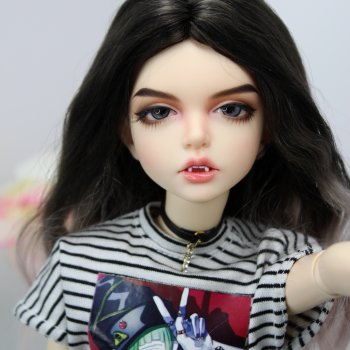 Новенькая, вампирша Лиза