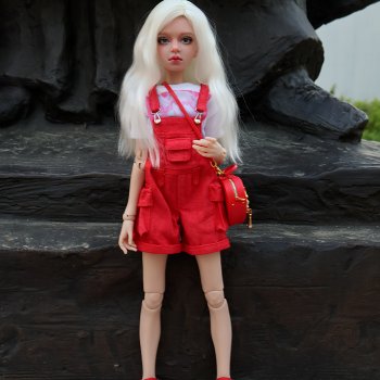 девушка в красном