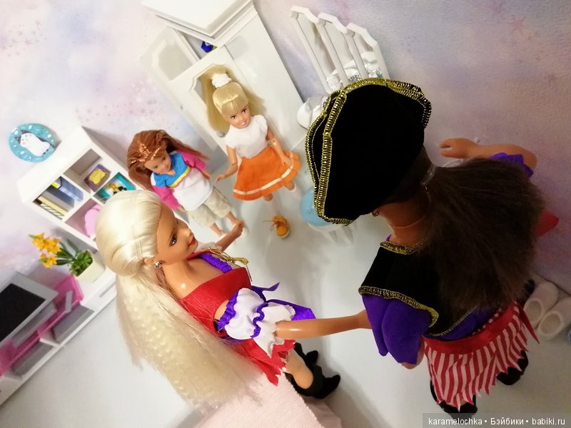 Подружки-хохотушки, а также их родители