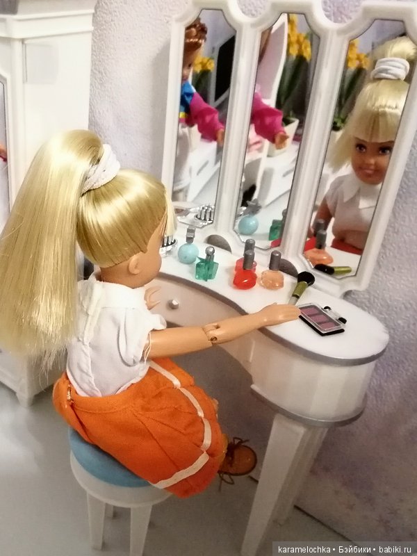 Подружки-хохотушки, а также их родители