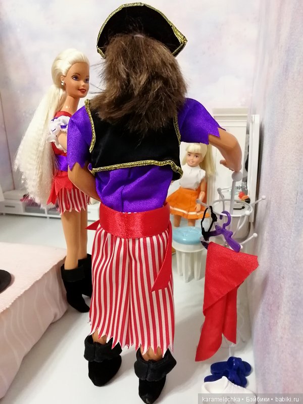 Подружки-хохотушки, а также их родители