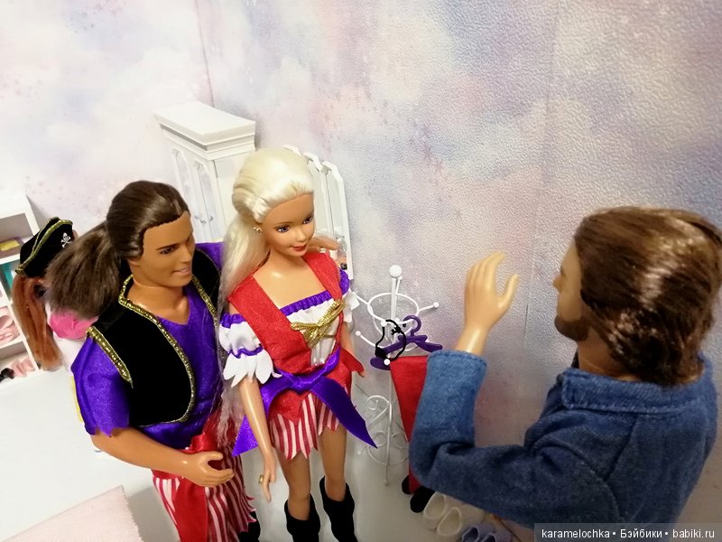 Подружки-хохотушки, а также их родители