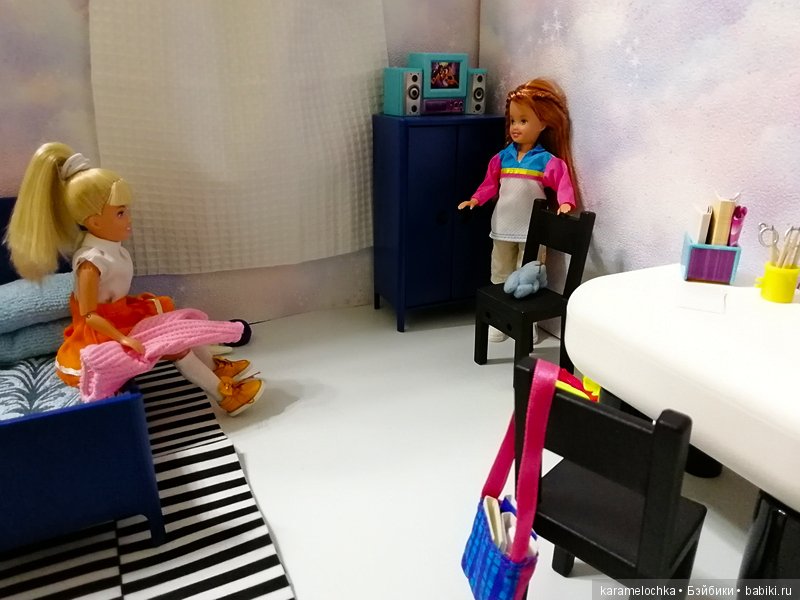 Подружки-хохотушки, а также их родители