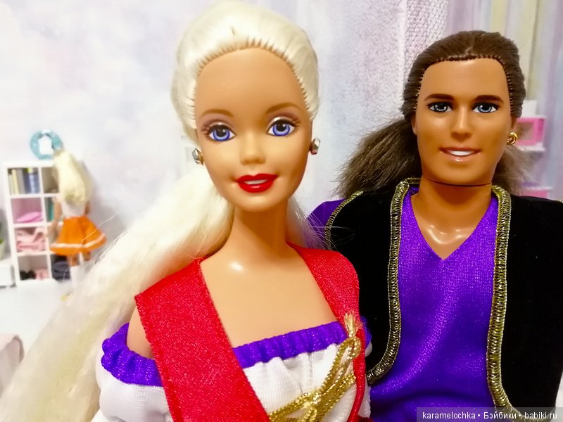 Подружки-хохотушки, а также их родители