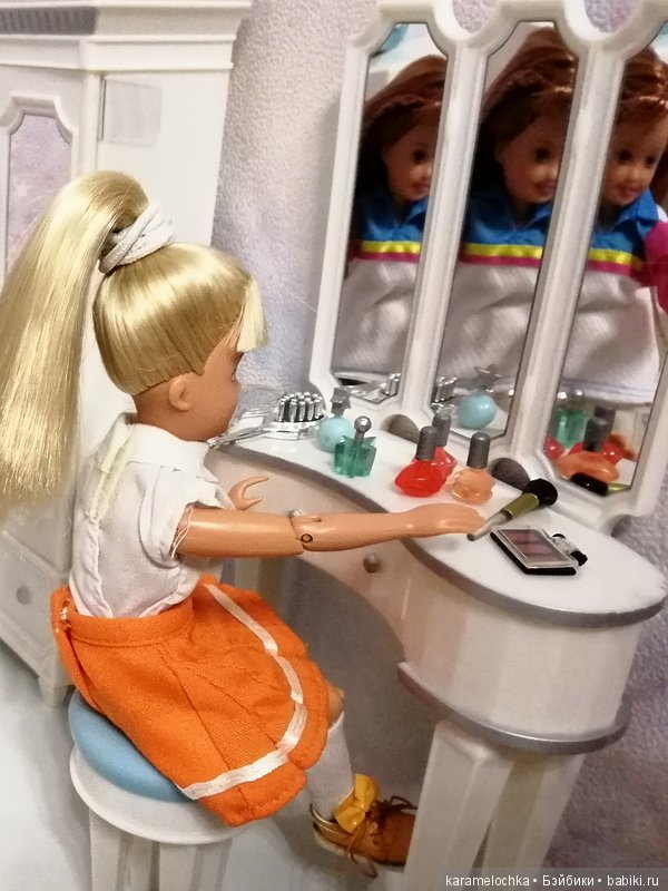 Подружки-хохотушки, а также их родители