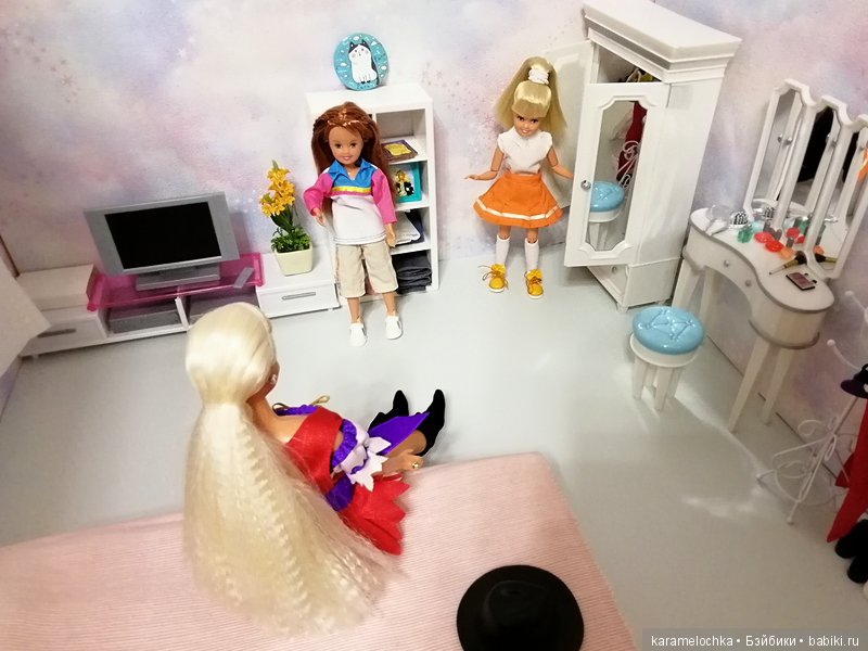 Подружки-хохотушки, а также их родители