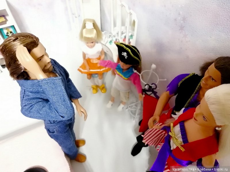 Подружки-хохотушки, а также их родители