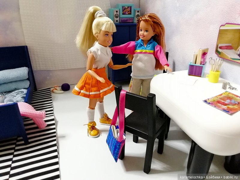 Подружки-хохотушки, а также их родители