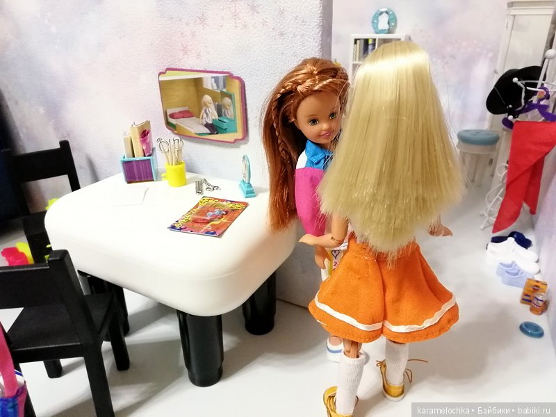 Подружки-хохотушки, а также их родители