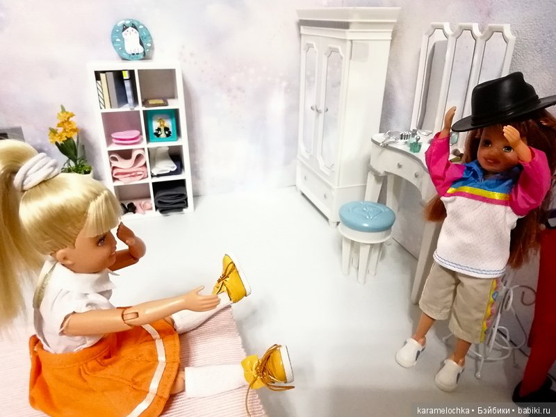 Подружки-хохотушки, а также их родители