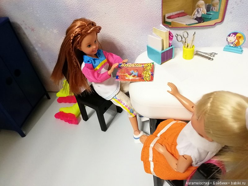 Подружки-хохотушки, а также их родители