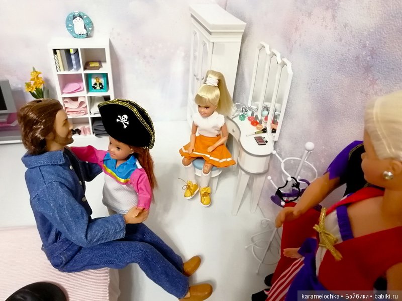 Подружки-хохотушки, а также их родители