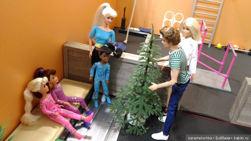 Филипп вернулся с сюрпризом! Украшаем спортзал к Новому Году