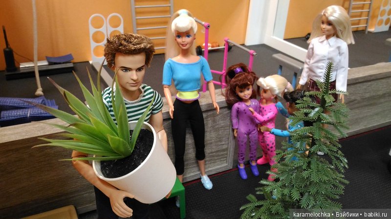 Филипп вернулся с сюрпризом! Украшаем спортзал к Новому Году