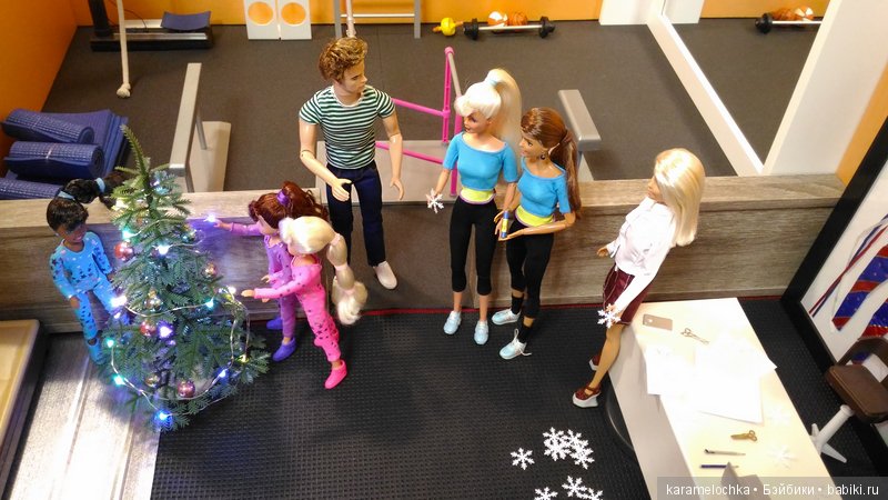 Филипп вернулся с сюрпризом! Украшаем спортзал к Новому Году