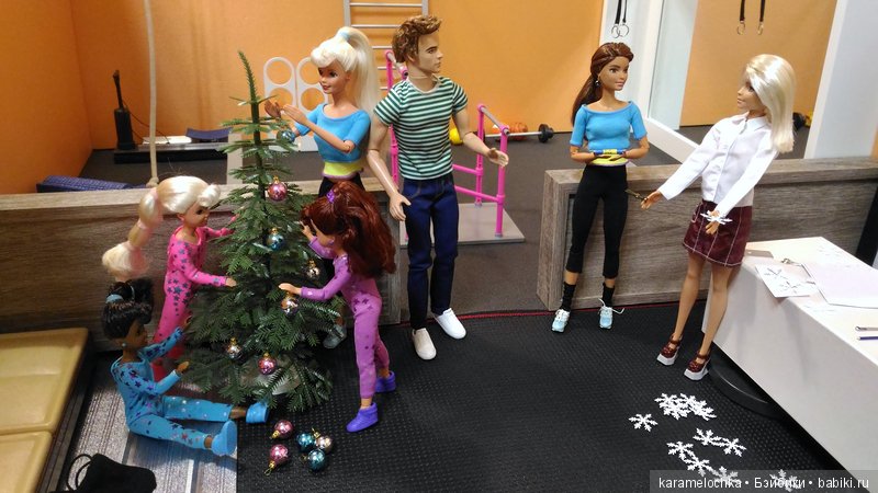 Филипп вернулся с сюрпризом! Украшаем спортзал к Новому Году