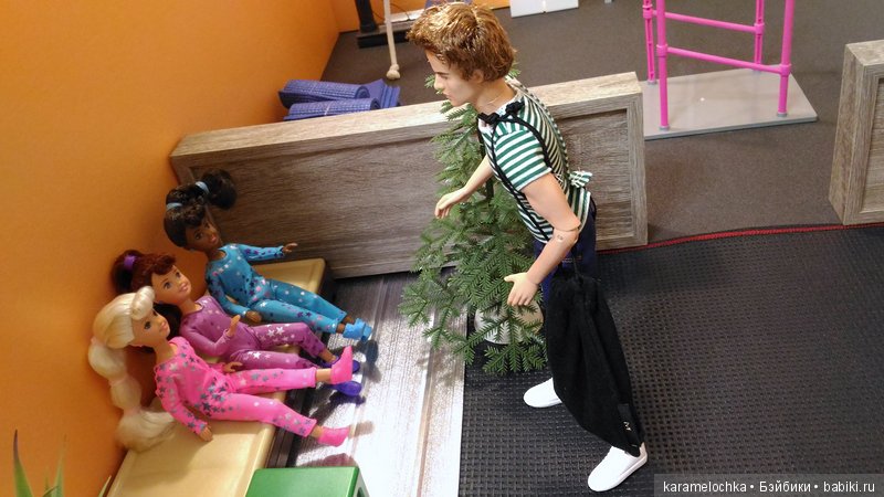 Филипп вернулся с сюрпризом! Украшаем спортзал к Новому Году