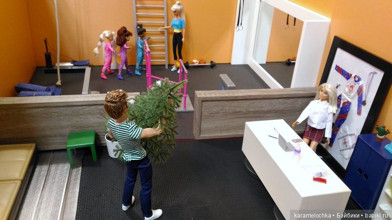 Филипп вернулся с сюрпризом! Украшаем спортзал к Новому Году