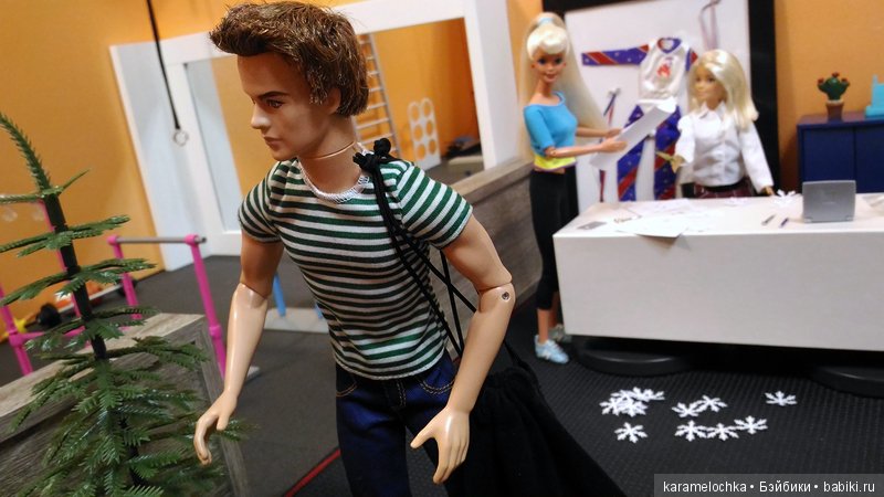 Филипп вернулся с сюрпризом! Украшаем спортзал к Новому Году