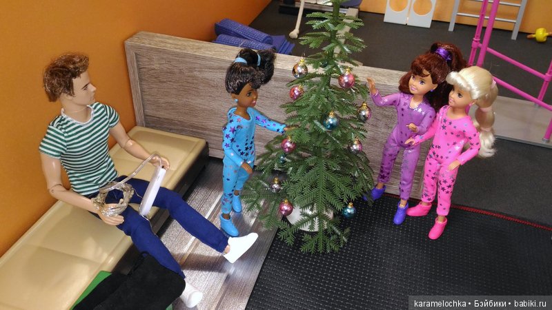 Филипп вернулся с сюрпризом! Украшаем спортзал к Новому Году