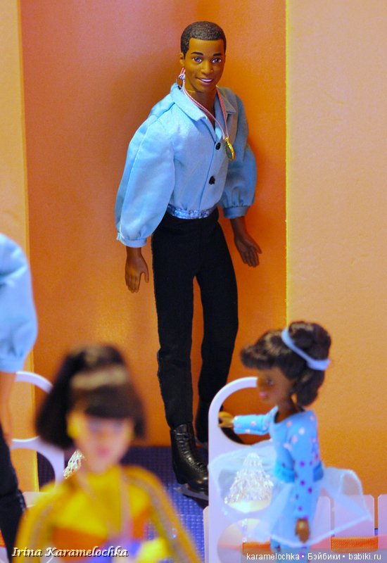 Фигурное катание на катке в спортцентре города Кукловодска