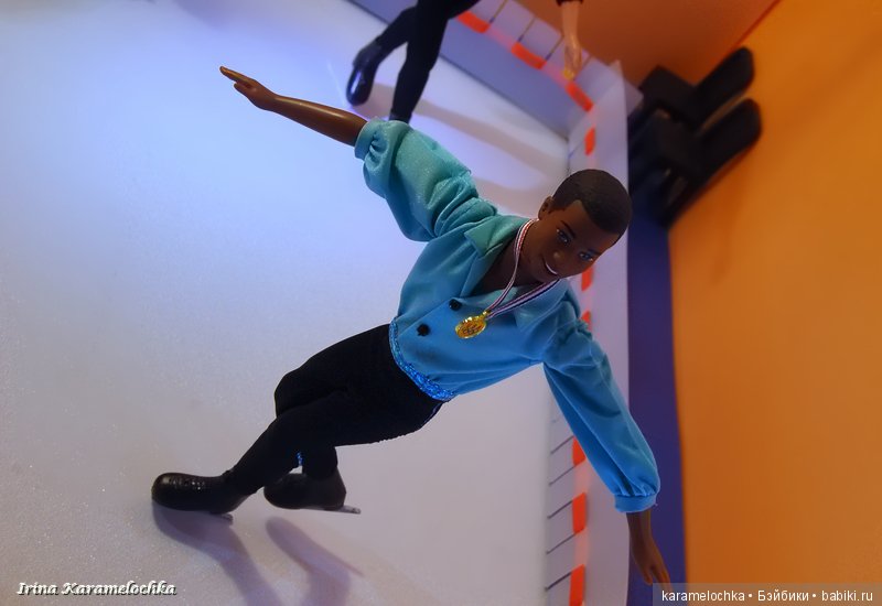 Фигурное катание на катке в спортцентре города Кукловодска