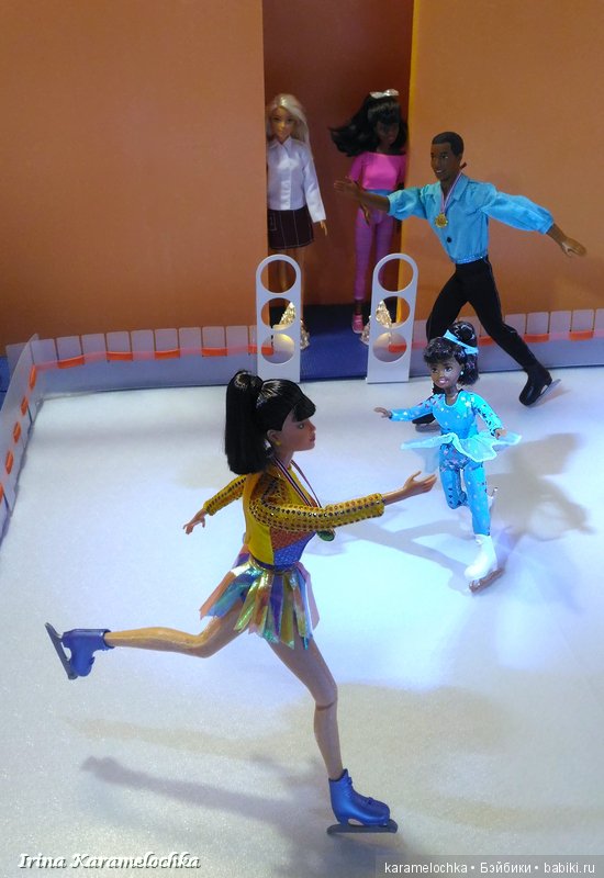 Фигурное катание на катке в спортцентре города Кукловодска