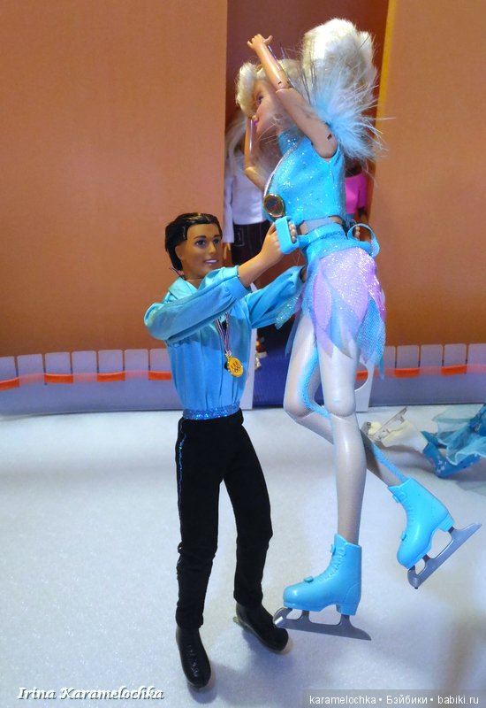 Фигурное катание на катке в спортцентре города Кукловодска