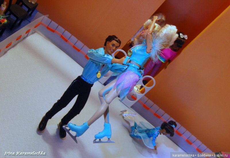 Фигурное катание на катке в спортцентре города Кукловодска