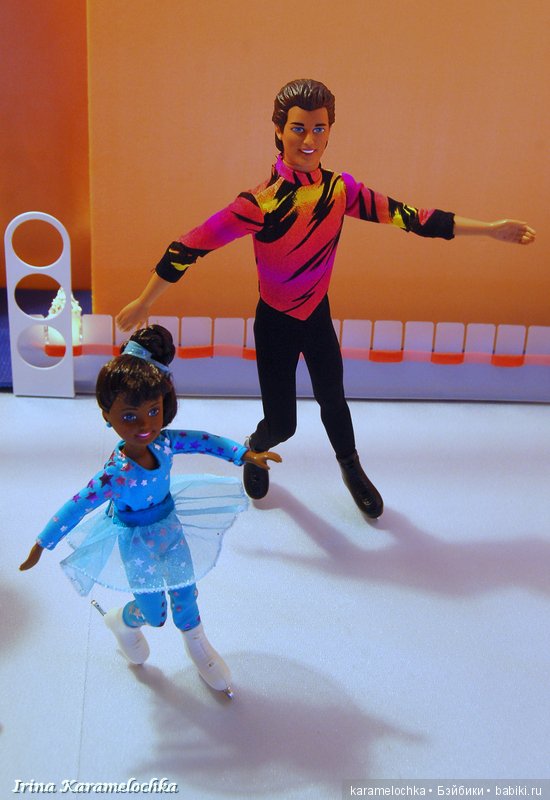 Фигурное катание на катке в спортцентре города Кукловодска