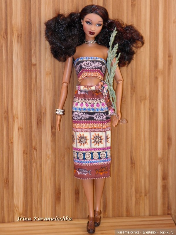 Три девицы под окном обсуждали вечерком, как чудесно было б летом на коне скакать верхом