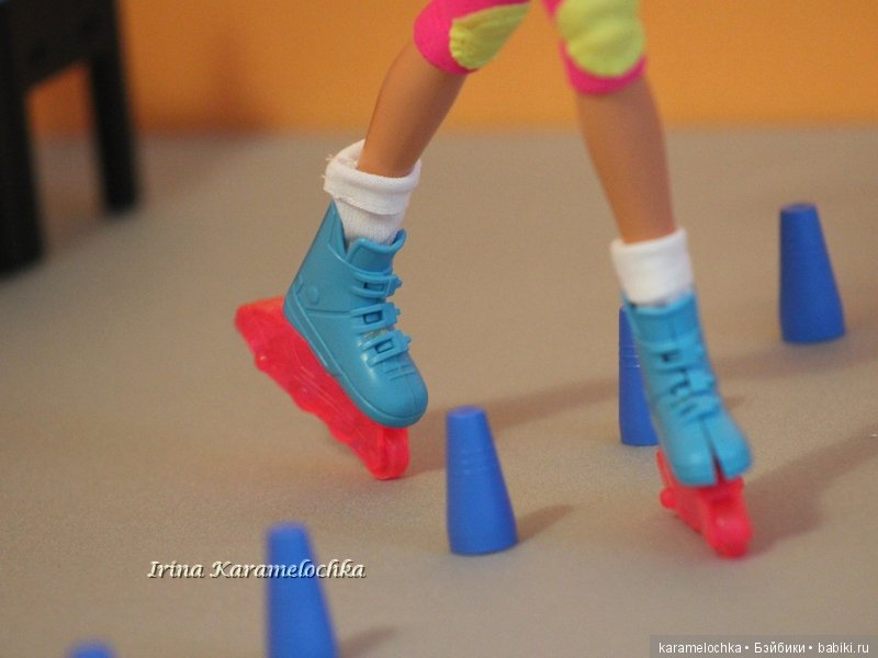 Фристайл-слалом на роликовых коньках