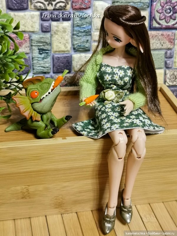 Эльфийка и весьма необычное, чтобы считаться домашним питомцем, существо