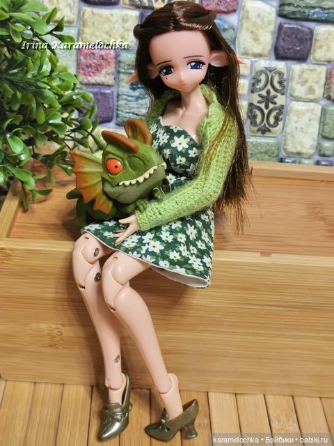 Эльфийка и весьма необычное, чтобы считаться домашним питомцем, существо