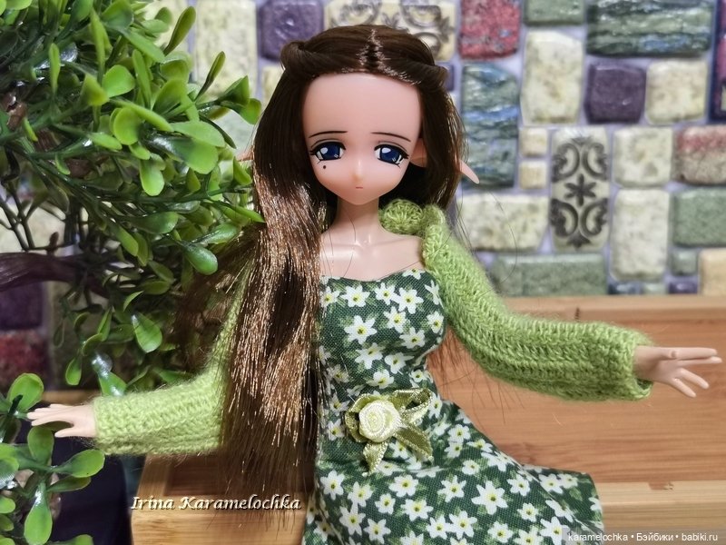 Эльфийка и весьма необычное, чтобы считаться домашним питомцем, существо