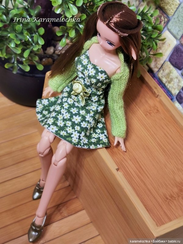 Эльфийка и весьма необычное, чтобы считаться домашним питомцем, существо