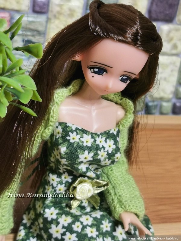 Эльфийка и весьма необычное, чтобы считаться домашним питомцем, существо