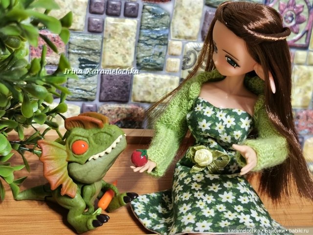 Эльфийка и весьма необычное, чтобы считаться домашним питомцем, существо