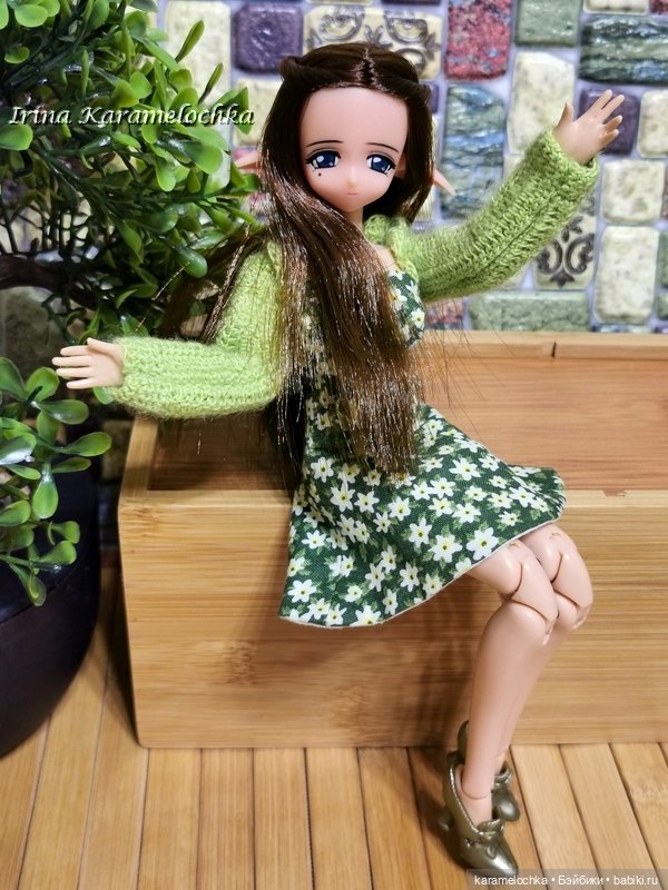 Эльфийка и весьма необычное, чтобы считаться домашним питомцем, существо