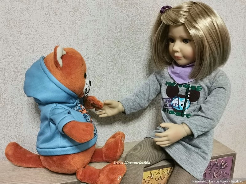 Ее зовут Яна. Kidz... и, разумеется, Cats