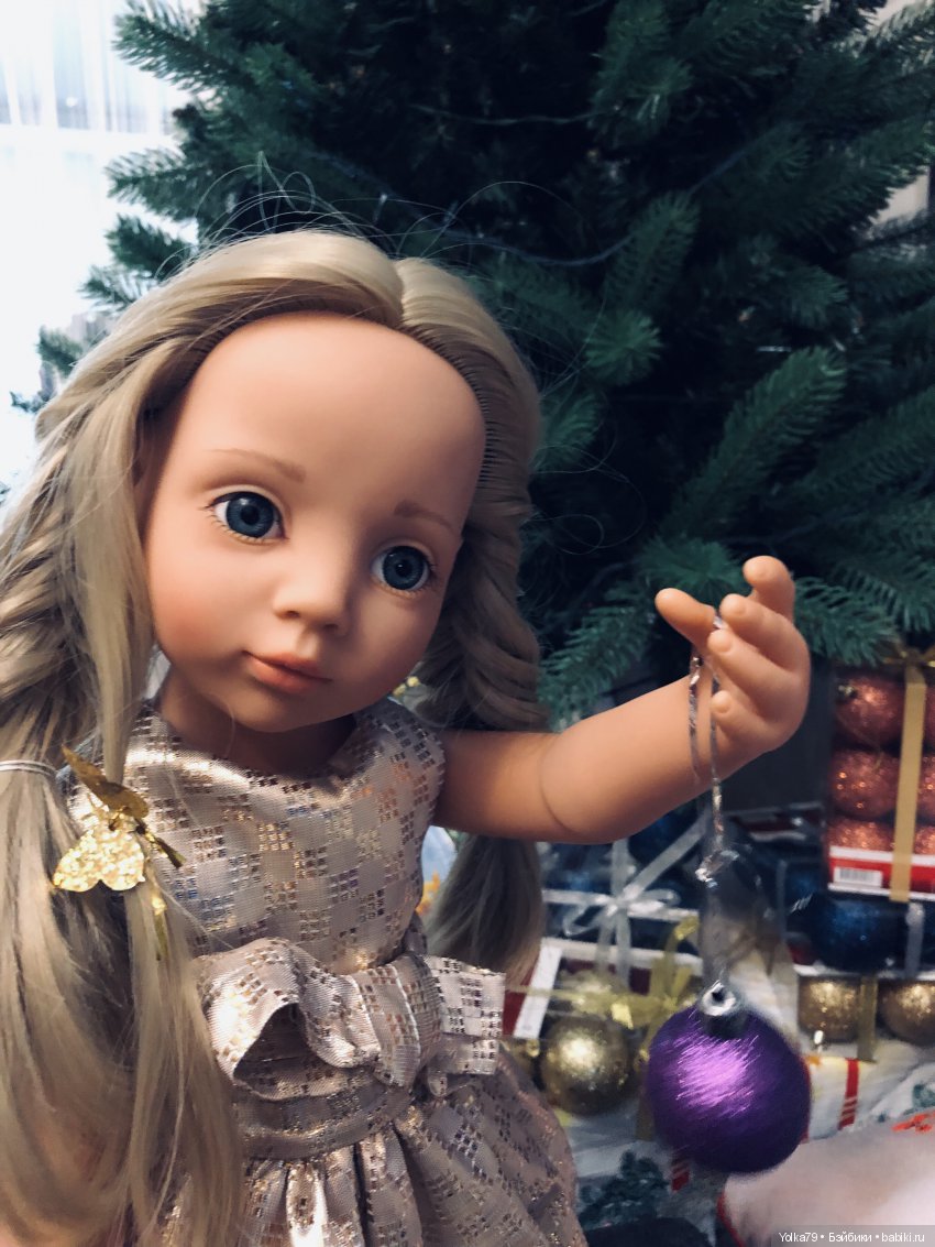 А мы с Аннушкой никак не решим,как в этом году украсить зеленую красавицу?