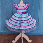 Платье вязаное для кукол Паола Рейна 32 см, цвета в ассортименте