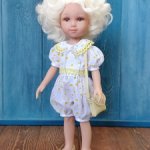 Комбинезон для кукол Паола Рейна 32 см, цвет белый/желтый принт